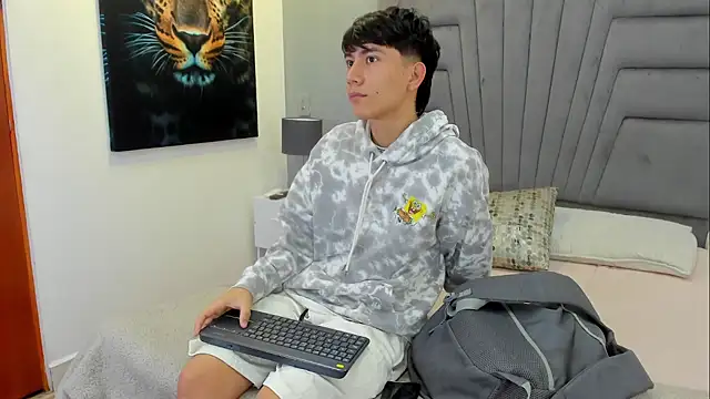 Raphael Nyon online show from 02.25.26