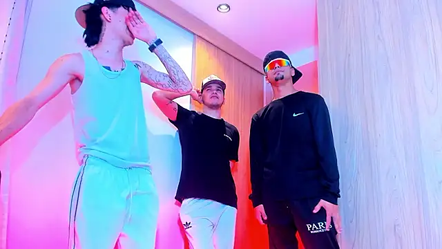 Snapshot of TheBatMansion chatting on 02.03.26 TheBatMansion online show from 02.03.26