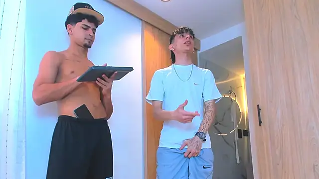 Snapshot of TheBatMansion chatting on 02.10.26 TheBatMansion online show from 02.10.26