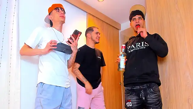 Snapshot of TheBatMansion chatting on 02.11.26 TheBatMansion online show from 02.11.26