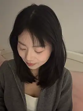 Snapshot of Nana-3 chatting on 03.18.26 Nana-3 online show from 03.18.26