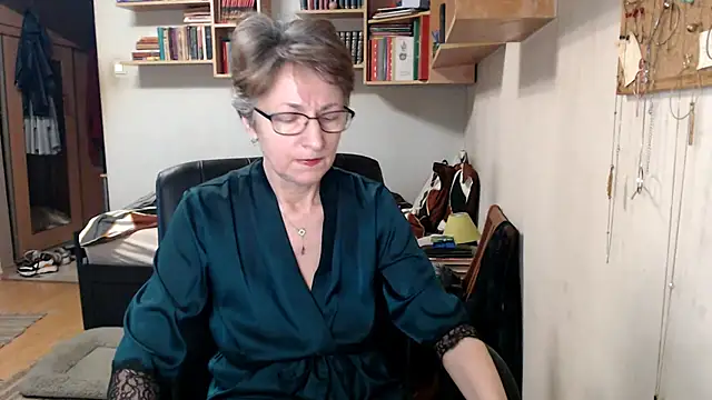 katemodel online show from 09.30.25