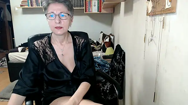 katemodel online show from 10.17.25