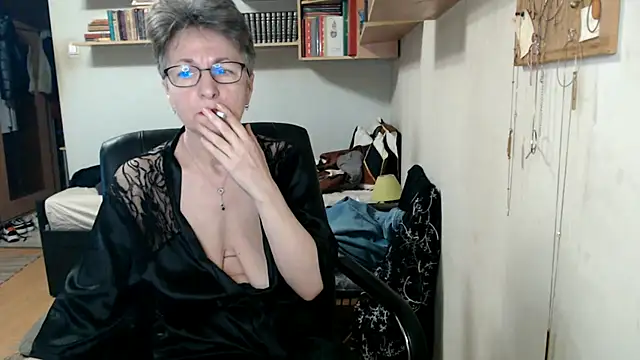 katemodel online show from 10.18.25