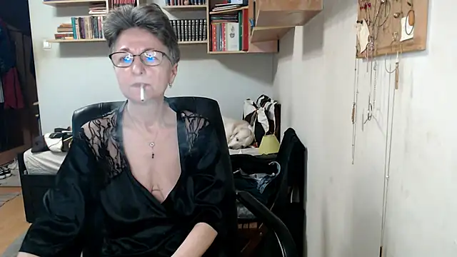 katemodel online show from 10.21.25