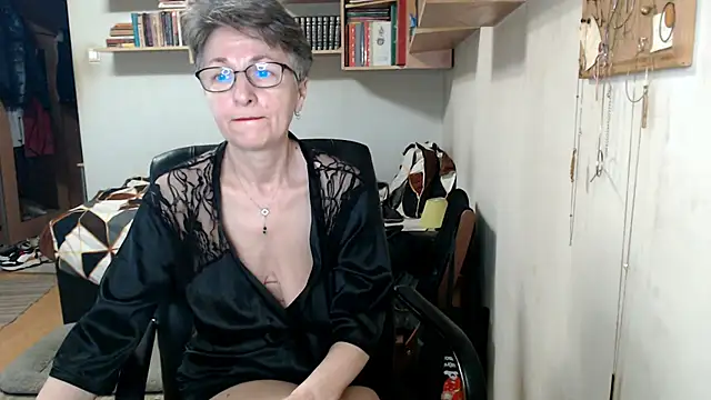 katemodel online show from 10.26.25