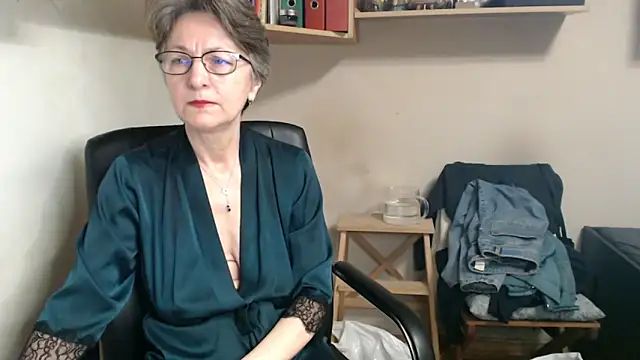 katemodel online show from 12.18.25