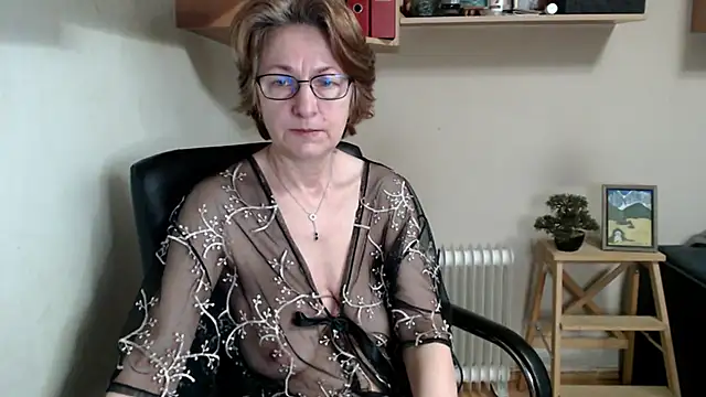 Snapshot of katemodel chatting on 04.19.26 katemodel online show from 04.19.26