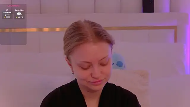 Snapshot of MollyHilton chatting on 02.17.26 MollyHilton online show from 02.17.26