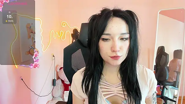 AliceeinWonderlanddd online show from 02.20.26