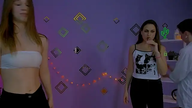 Snapshot of eira_mouse chatting on 03.31.26 eira mouse online show from 03.31.26