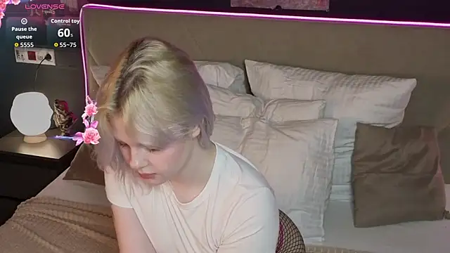 Snapshot of MollySoftGlow chatting on 03.30.26 MollySoftGlow online show from 03.30.26