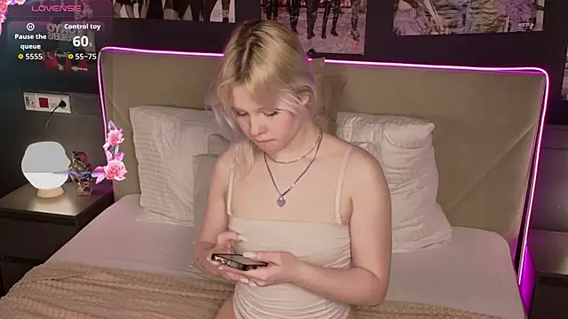 Snapshot of MollySoftGlow chatting on 04.14.26 MollySoftGlow online show from 04.14.26