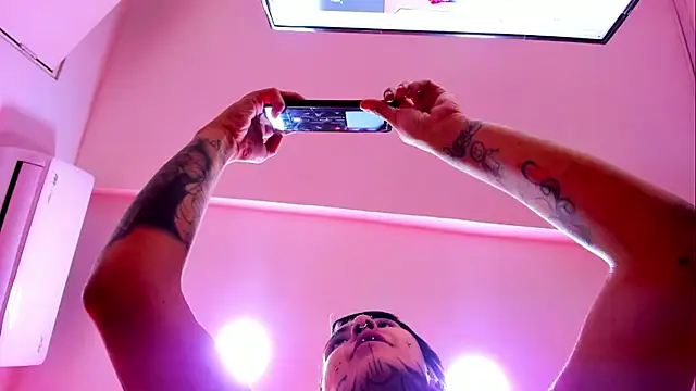 Dahliablack online show from 04.02.26