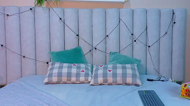 AnnieRouse   online show from 02.08.26