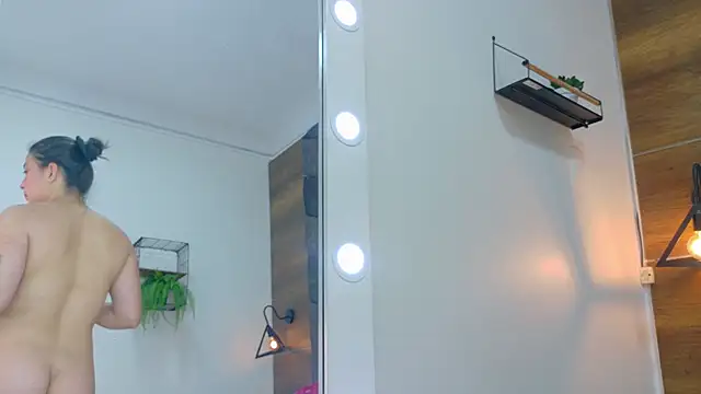 Snapshot of AnnieRouse__ chatting on 03.04.26 AnnieRouse online show from 03.04.26