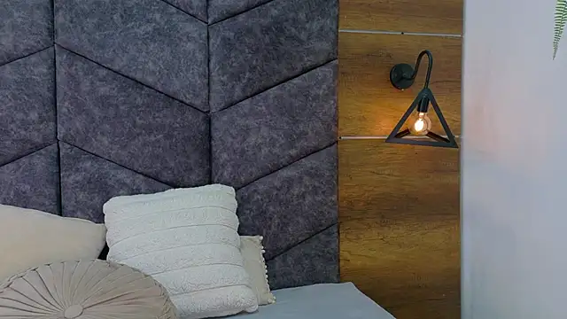 Snapshot of AnnieRouse__ chatting on 03.10.26 AnnieRouse online show from 03.10.26