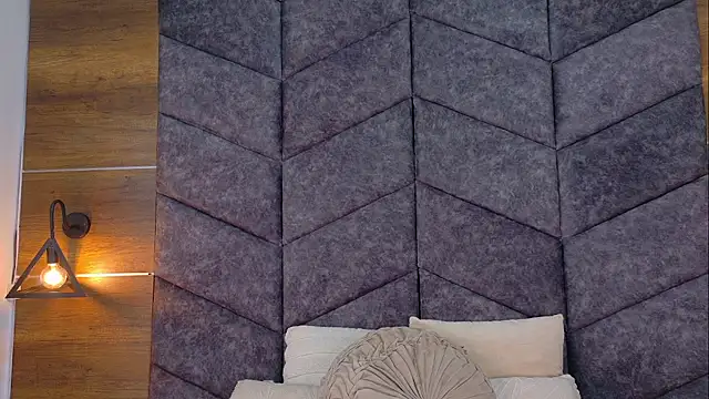 Snapshot of AnnieRouse__ chatting on 04.09.26 AnnieRouse online show from 04.09.26