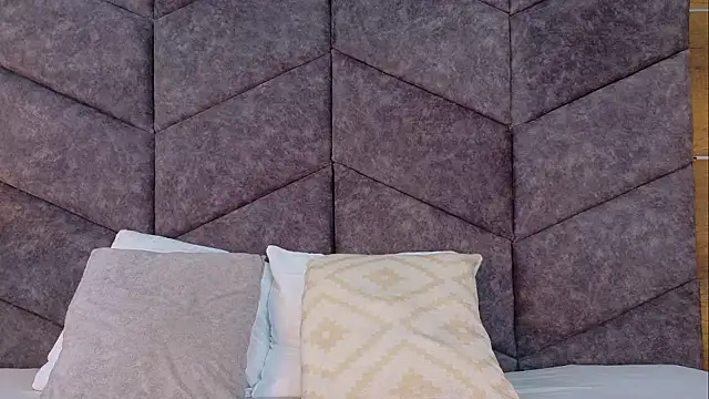 Snapshot of AnnieRouse__ chatting on 04.11.26 AnnieRouse online show from 04.11.26