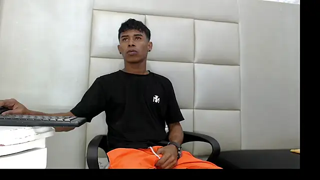 Snapshot of TonnyMarck chatting on 02.15.26 TonnyMarck online show from 02.15.26