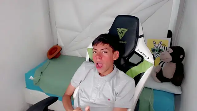 Snapshot of Liarr_ chatting on 02.16.26 Liarr online show from 02.16.26