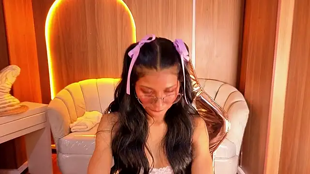 Snapshot of Alina_b_ chatting on 07.17.26 Alina b online show from 07.17.26
