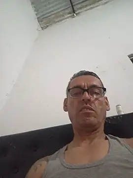 Snapshot of Carlos-0425 chatting on 06.26.26 Carlos-0425 online show from 06.26.26