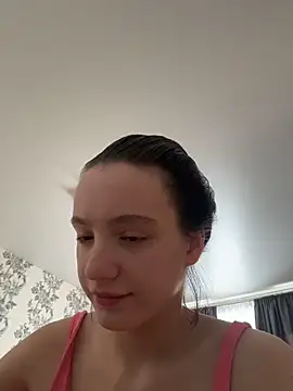 MiaTee online show from 03.02.26