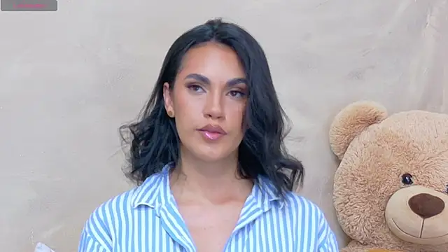 Snapshot of AndiVasquez chatting on 05.16.26 AndiVasquez online show from 05.16.26