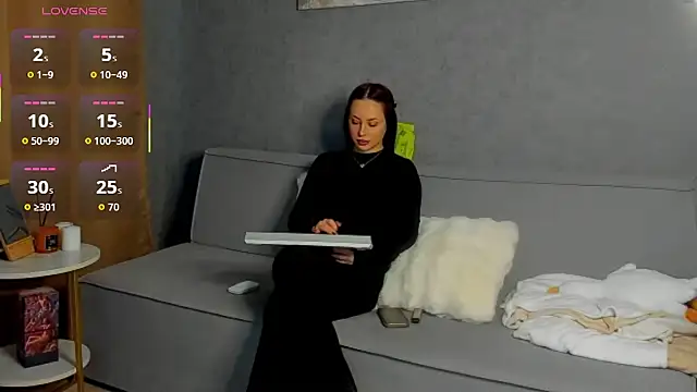 Snapshot of aelin_day chatting on 02.13.26 aelin day online show from 02.13.26