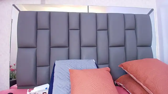 melany roberts  online show from 04.17.26