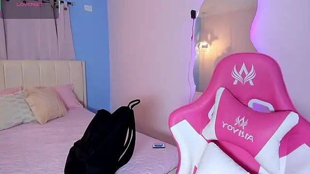 Snapshot of LOU_22_ chatting on 02.19.26 LOU 22 online show from 02.19.26