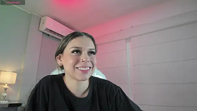 Snapshot of THALIA_13 chatting on 02.14.25 THALIA 13 online show from 02.14.25