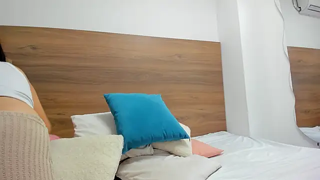 luz-miiaa online show from 02.12.26