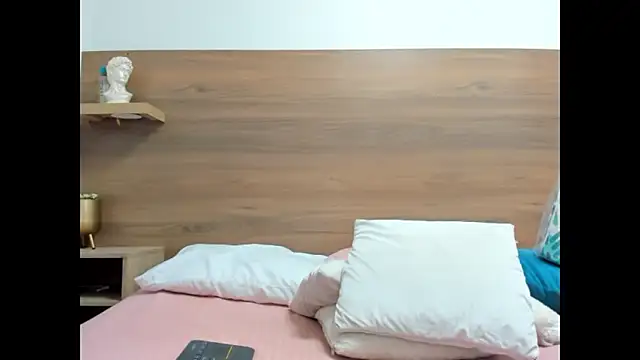 luz-miiaa online show from 02.13.26