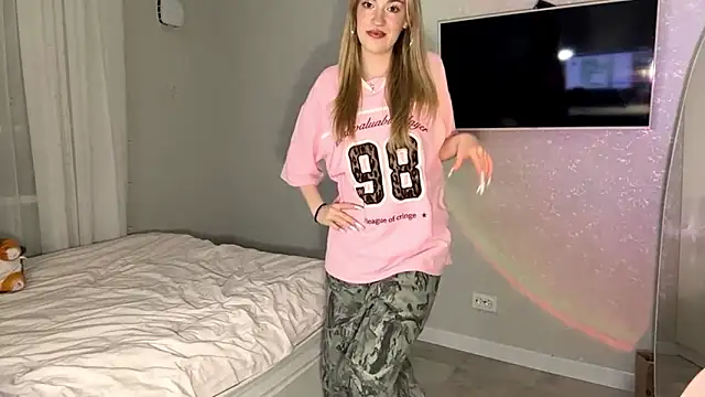 Snapshot of Between_Eeys chatting on 02.01.26 Between Eeys online show from 02.01.26