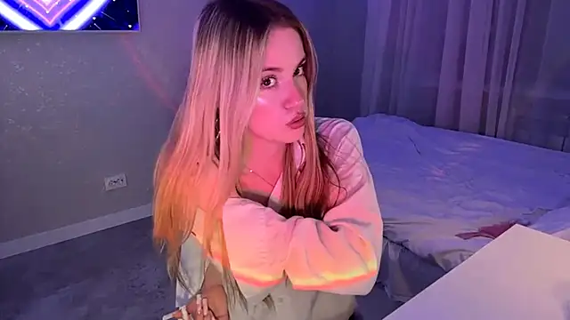 Between Eeys online show from 03.29.26