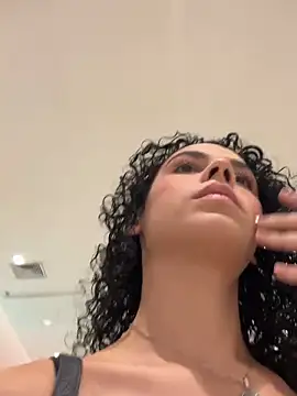 SirenStell0 online show from 04.14.26