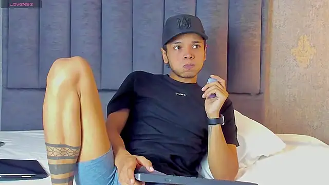 Alejandroo Montenegro online show from 03.22.26