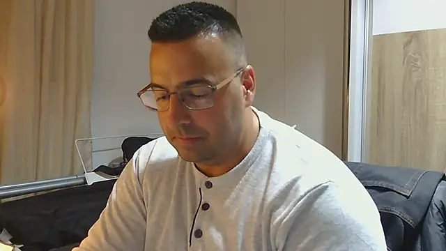 Snapshot of VanillaTime78-Jorge chatting on 04.24.26 VanillaTime78-Jorge online show from 04.24.26