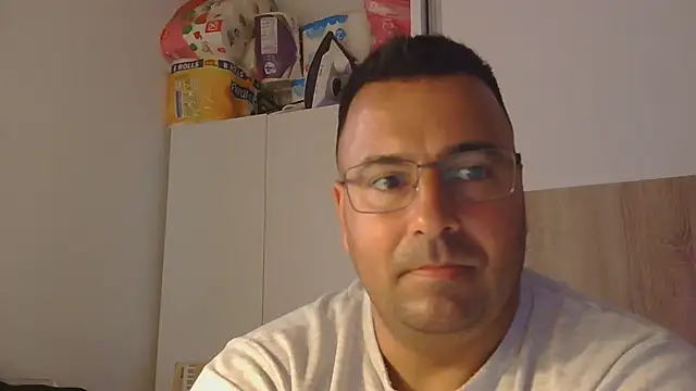 Snapshot of VanillaTime78-Jorge chatting on 04.25.26 VanillaTime78-Jorge online show from 04.25.26