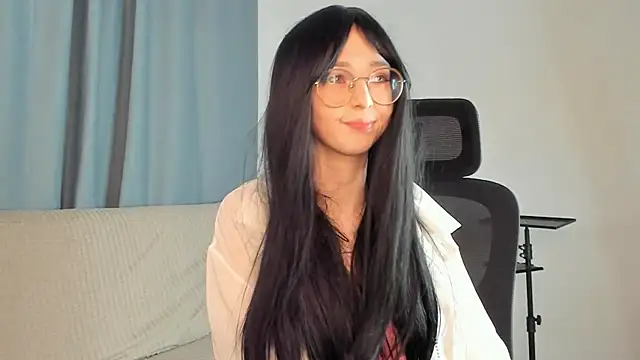 Snapshot of CosmicGleam chatting on 04.19.26 CosmicGleam online show from 04.19.26