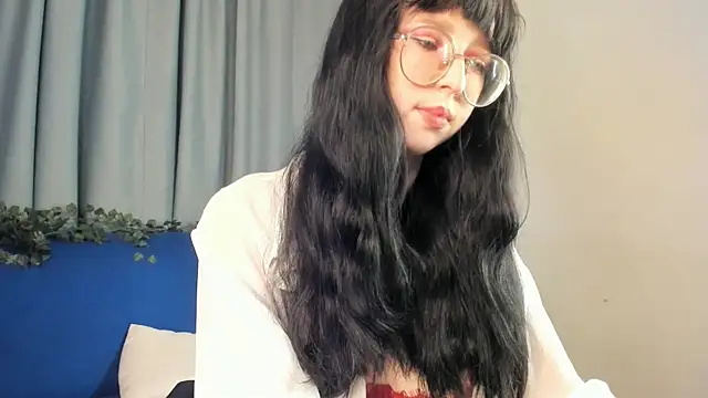 Snapshot of CosmicGleam chatting on 05.03.26 CosmicGleam online show from 05.03.26