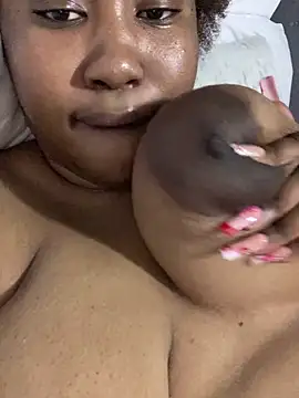 Snapshot of MeekyCurvyAss chatting on 04.23.26 MeekyCurvyAss online show from 04.23.26