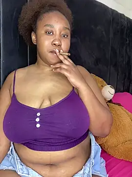 Snapshot of MeekyCurvyAss chatting on 05.23.26 MeekyCurvyAss online show from 05.23.26