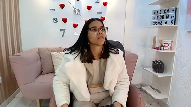 Snapshot of Luna_Millers chatting on 03.04.26 Luna Millers online show from 03.04.26