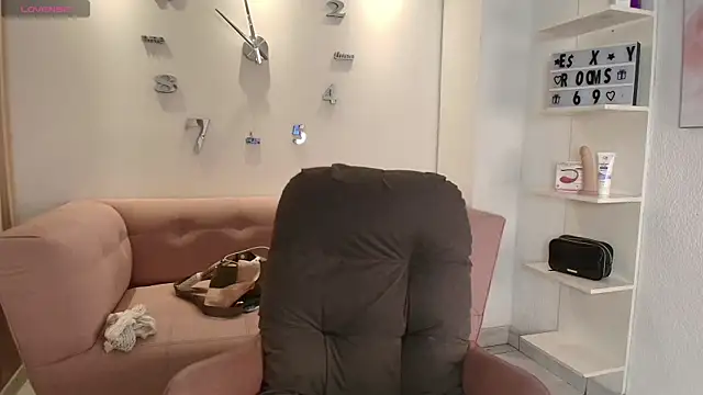 Snapshot of Luna_Millers chatting on 04.06.26 Luna Millers online show from 04.06.26