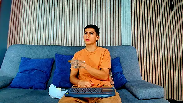 Snapshot of Aron_pulse chatting on 02.19.26 Aron pulse online show from 02.19.26