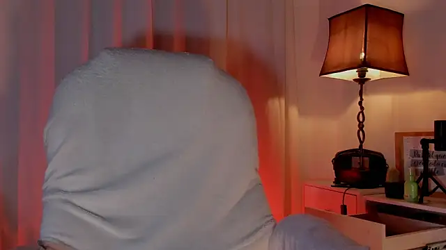 Snapshot of Victoria-swan chatting on 02.26.26 Victoria-swan online show from 02.26.26