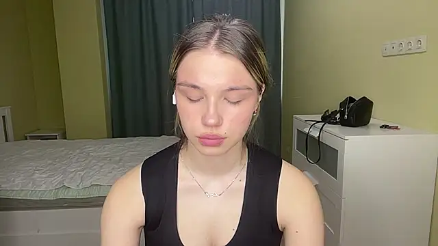 Snapshot of EarthaStinett chatting on 02.24.26 EarthaStinett online show from 02.24.26